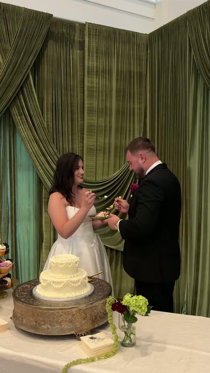 Cake cutting clip